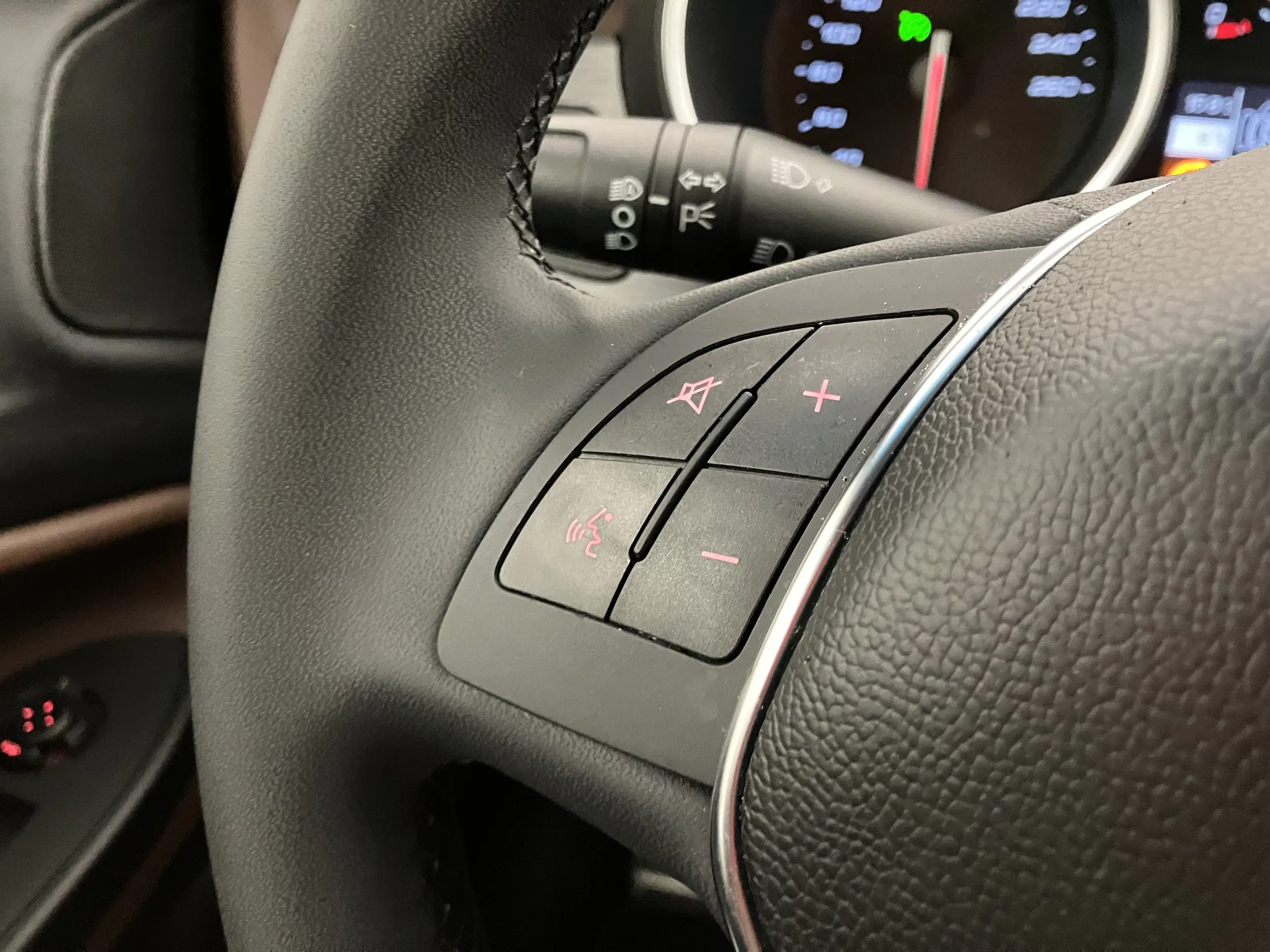 Alfa Romeo Giulietta TI 2,0 JTDM-2 Aut. | Bild 13 von 23