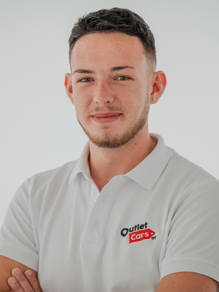 Matteo Roggenland - Junior-/Verkaufsberater OutletCars.at